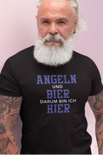 Lade das Bild in den Galerie-Viewer, Angeln und Bier darum bin ich hier T-Shirt